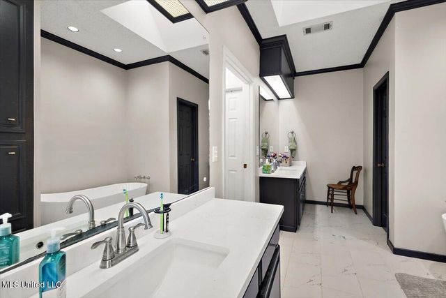 561 N Springlake Circle, Terry, MS 39170