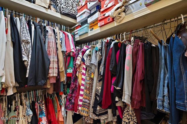 561 N Springlake Circle, Terry, MS 39170