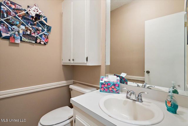 561 N Springlake Circle, Terry, MS 39170