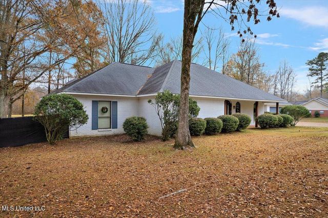 561 N Springlake Circle, Terry, MS 39170
