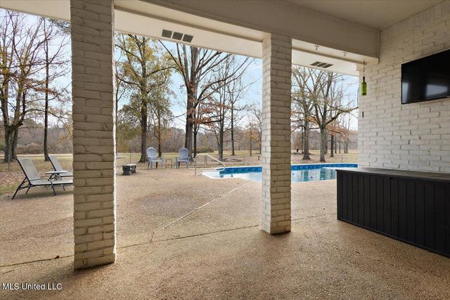 561 N Springlake Circle, Terry, MS 39170