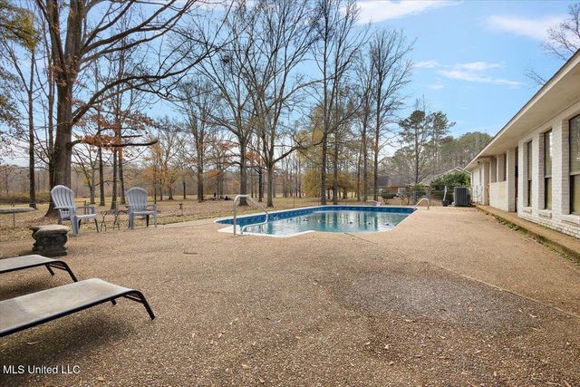 561 N Springlake Circle, Terry, MS 39170