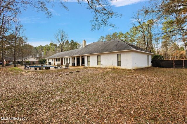 561 N Springlake Circle, Terry, MS 39170