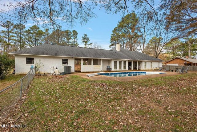 561 N Springlake Circle, Terry, MS 39170