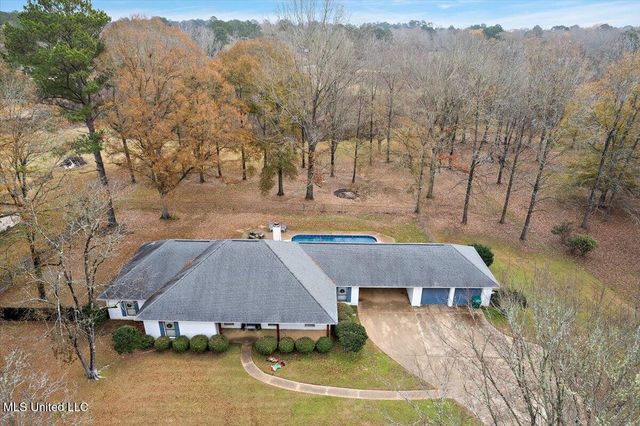 561 N Springlake Circle, Terry, MS 39170