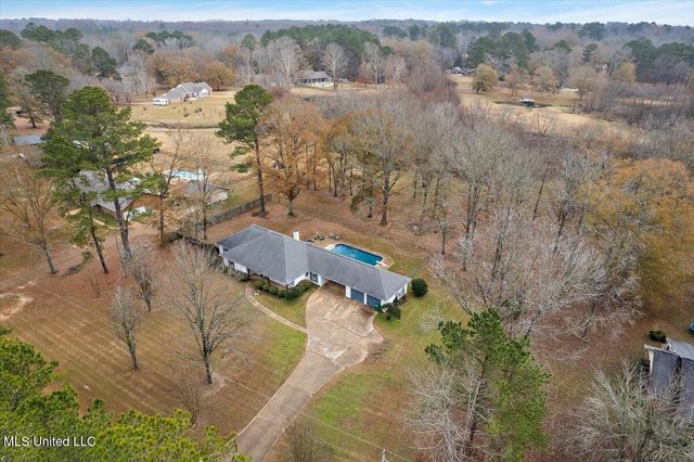 561 N Springlake Circle, Terry, MS 39170