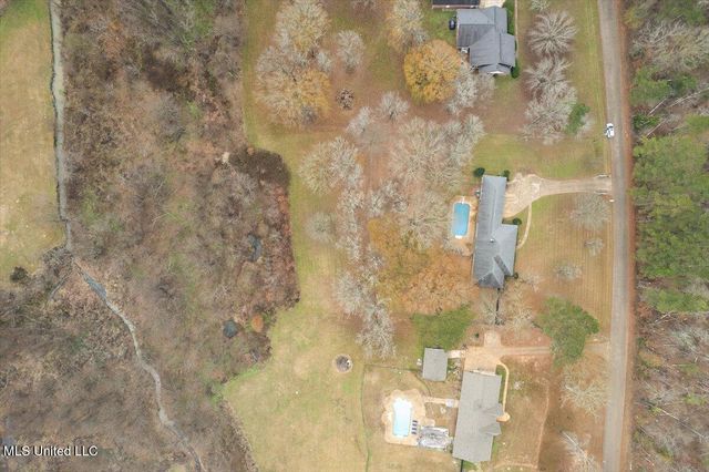 561 N Springlake Circle, Terry, MS 39170