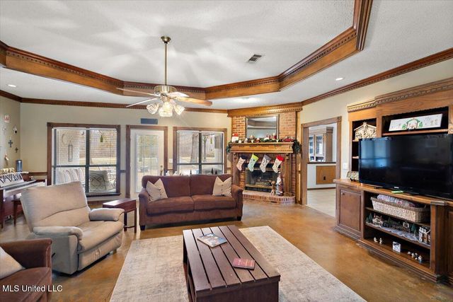 561 N Springlake Circle, Terry, MS 39170