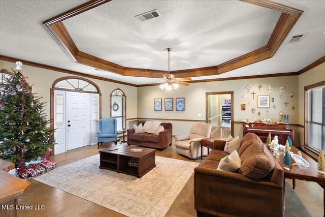 561 N Springlake Circle, Terry, MS 39170