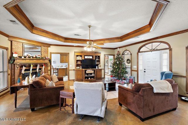 561 N Springlake Circle, Terry, MS 39170