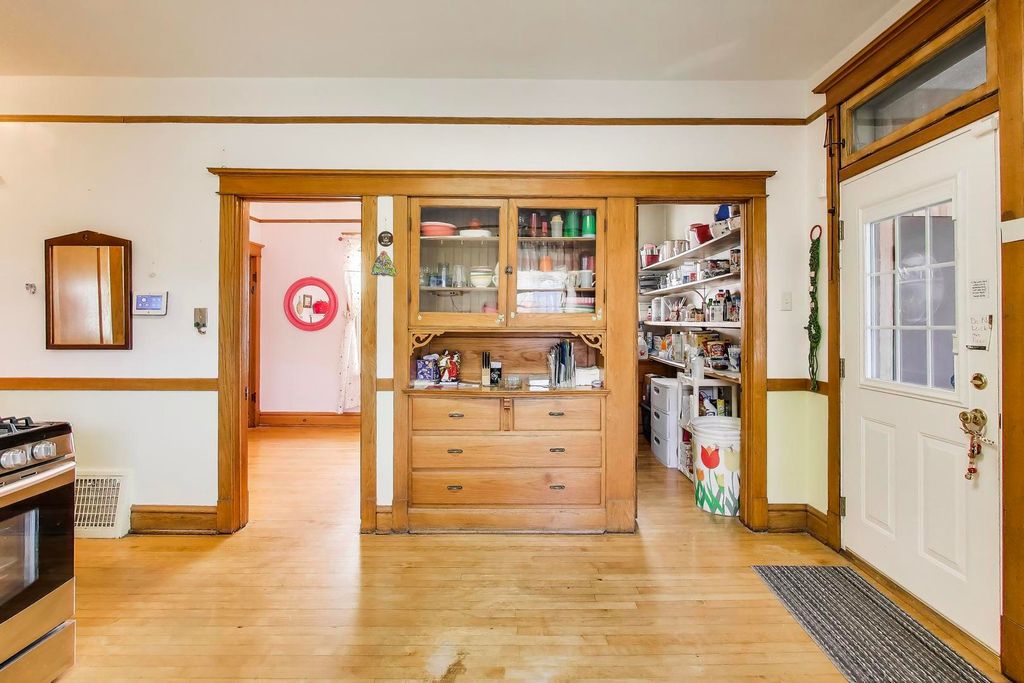 Image 12 of property listing at 1331 Wesley Avenue, Berwyn, IL 60402