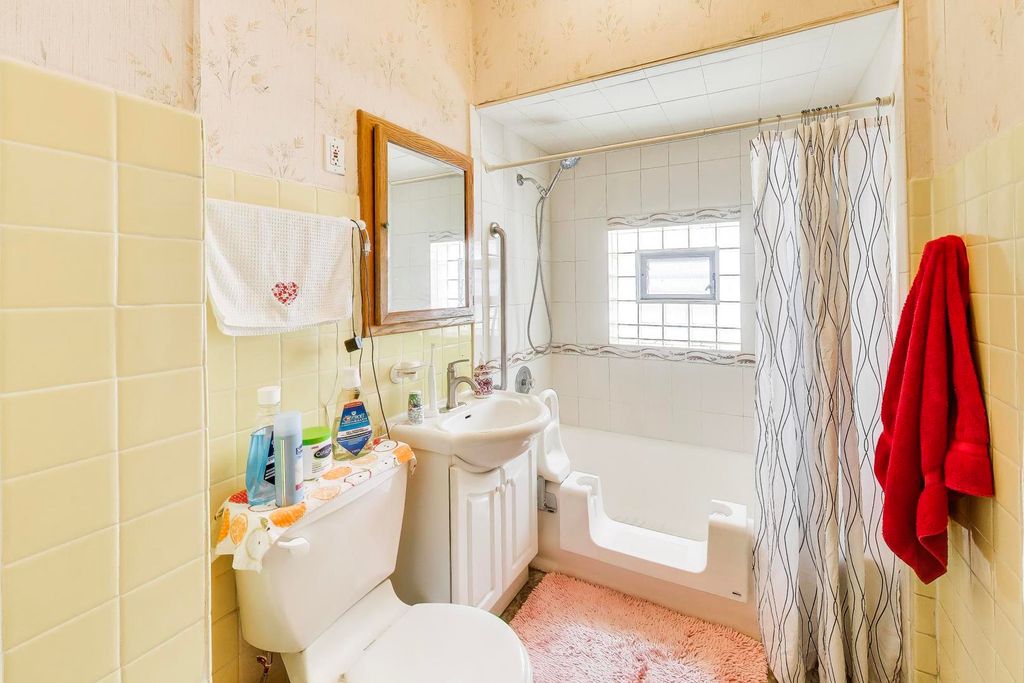 Image 20 of property listing at 1331 Wesley Avenue, Berwyn, IL 60402