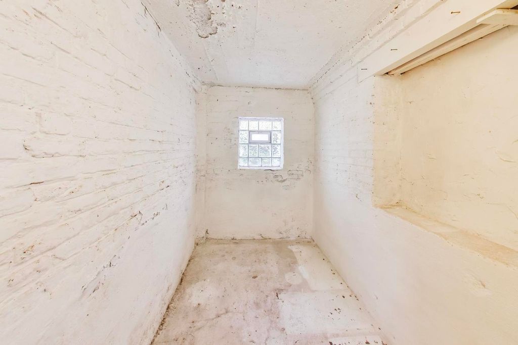 Image 29 of property listing at 1331 Wesley Avenue, Berwyn, IL 60402