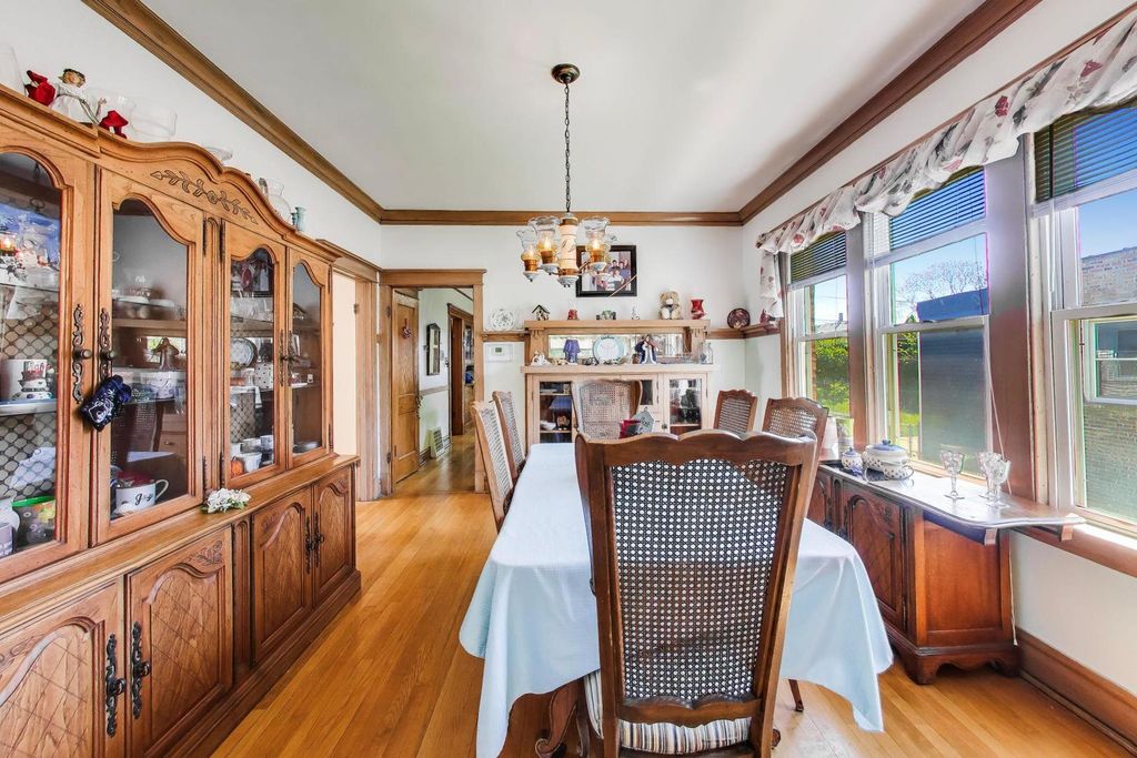 Image 4 of property listing at 1331 Wesley Avenue, Berwyn, IL 60402