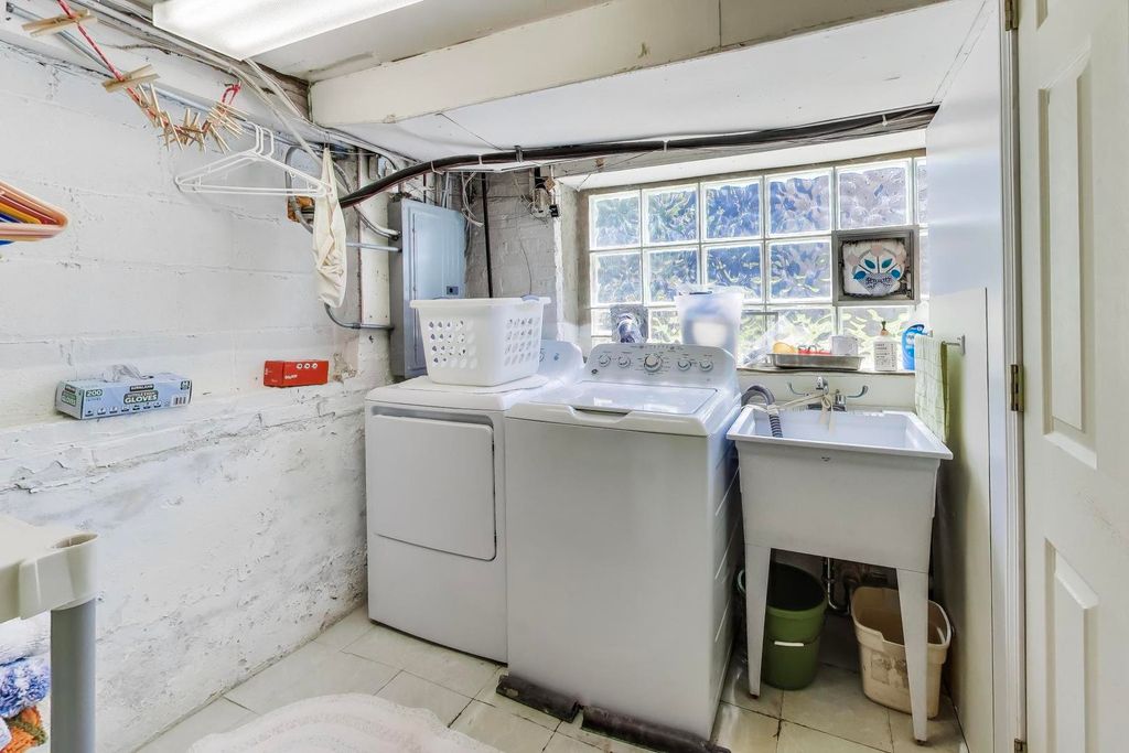 Image 33 of property listing at 1331 Wesley Avenue, Berwyn, IL 60402