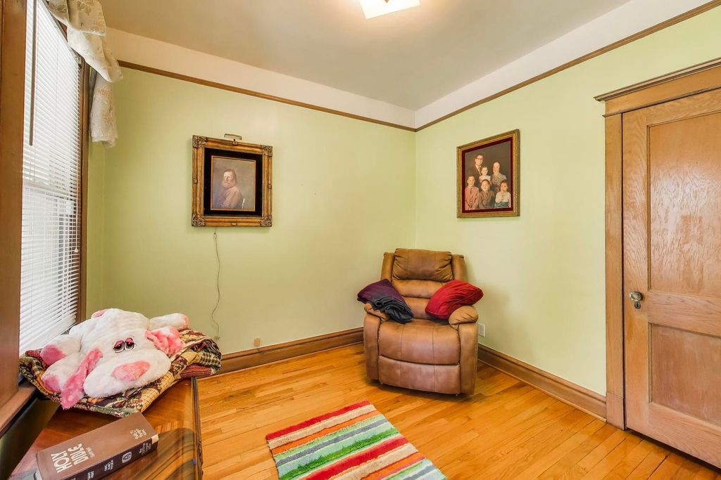 Image 8 of property listing at 1331 Wesley Avenue, Berwyn, IL 60402