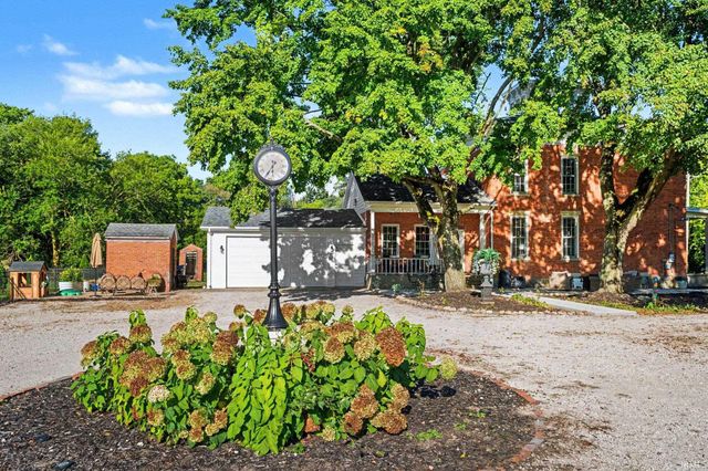 13546 Brick Road, Granger, IN 46530