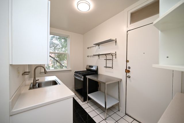 959 E 61st Street 2, Chicago, IL 60637
