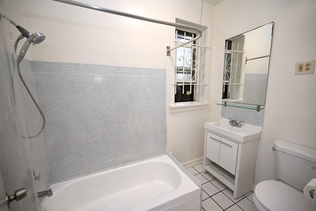 959 E 61st Street 2, Chicago, IL 60637