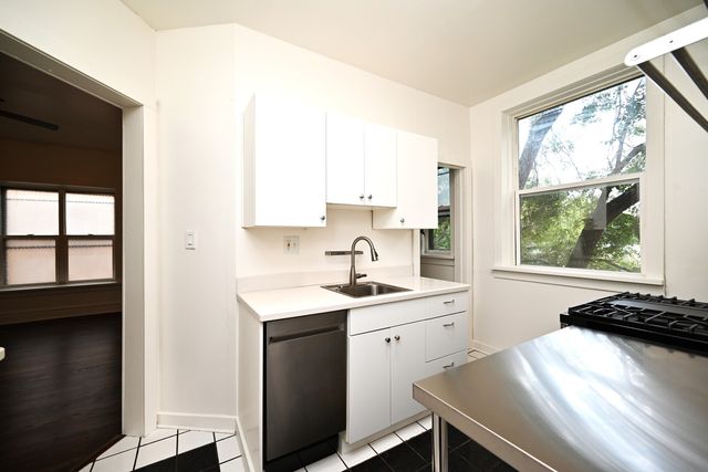 959 E 61st Street 2, Chicago, IL 60637