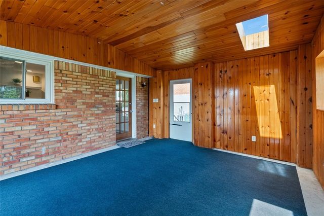 845 Kerry Hill Dr, Castle Shannon, PA 15234