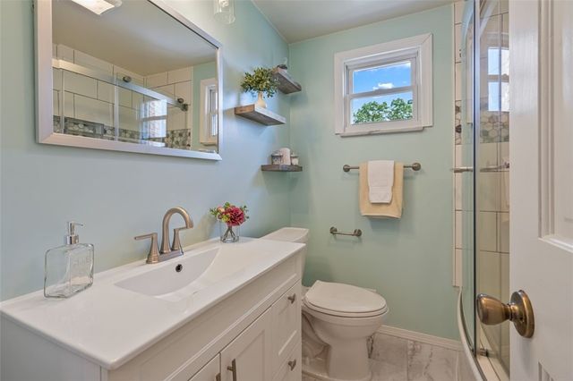 845 Kerry Hill Dr, Castle Shannon, PA 15234