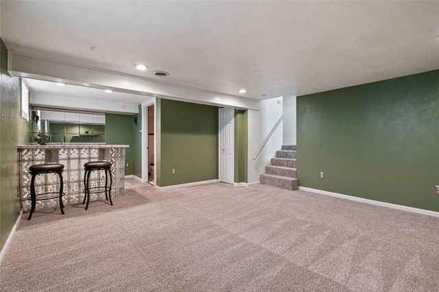 845 Kerry Hill Dr, Castle Shannon, PA 15234