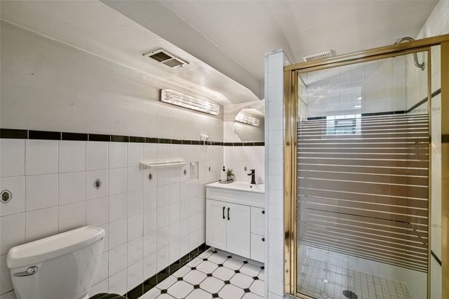 845 Kerry Hill Dr, Castle Shannon, PA 15234