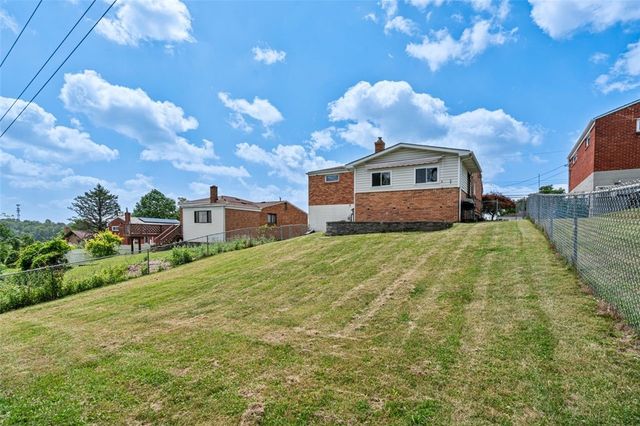845 Kerry Hill Dr, Castle Shannon, PA 15234