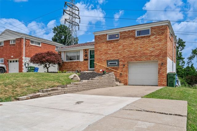845 Kerry Hill Dr, Castle Shannon, PA 15234