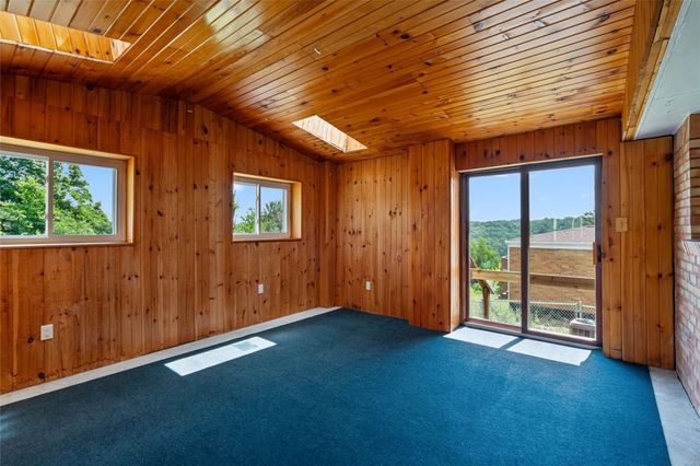 845 Kerry Hill Dr, Castle Shannon, PA 15234