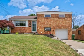 845 Kerry Hill Dr, Castle Shannon, PA 15234