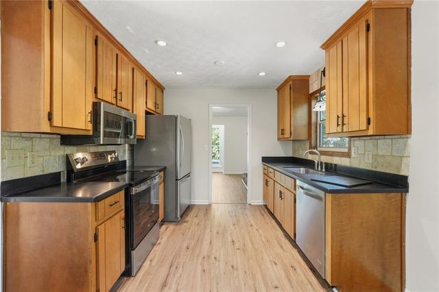 12 Park Avenue E, Dallas, GA 30157