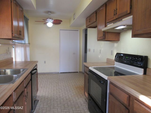 2095 S San Ray, Green Valley, AZ 85614