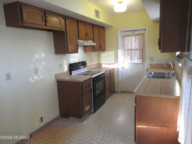 2095 S San Ray, Green Valley, AZ 85614