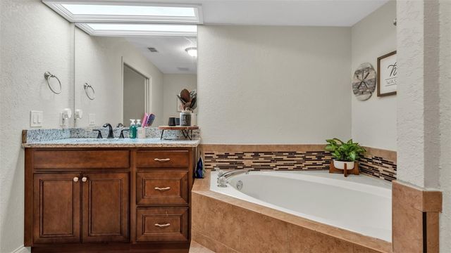 1345 LONGOAK DR DRIVE N, Lakeland, FL 33811