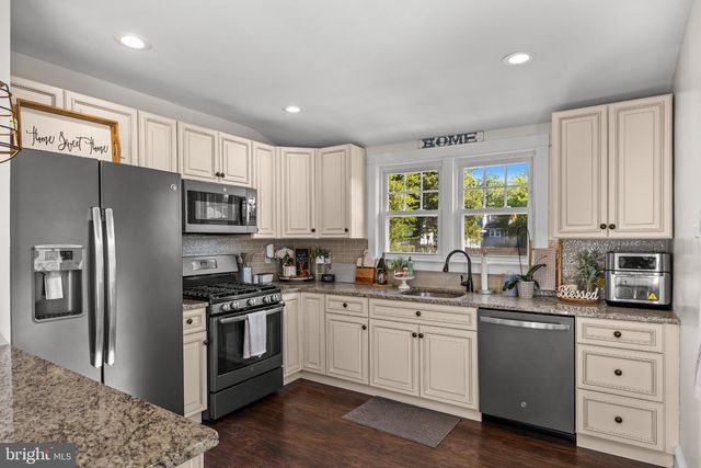 203 S ATLANTIC AVE E, Stratford, NJ 08084