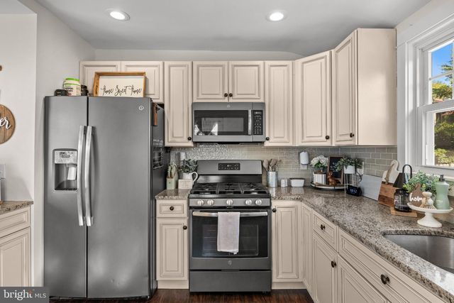 203 S ATLANTIC AVE E, Stratford, NJ 08084