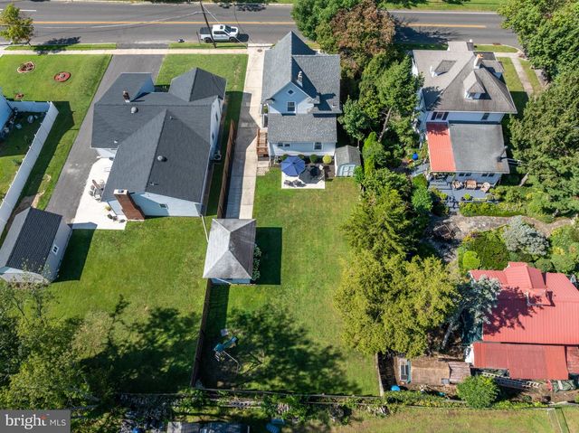 203 S ATLANTIC AVE E, Stratford, NJ 08084