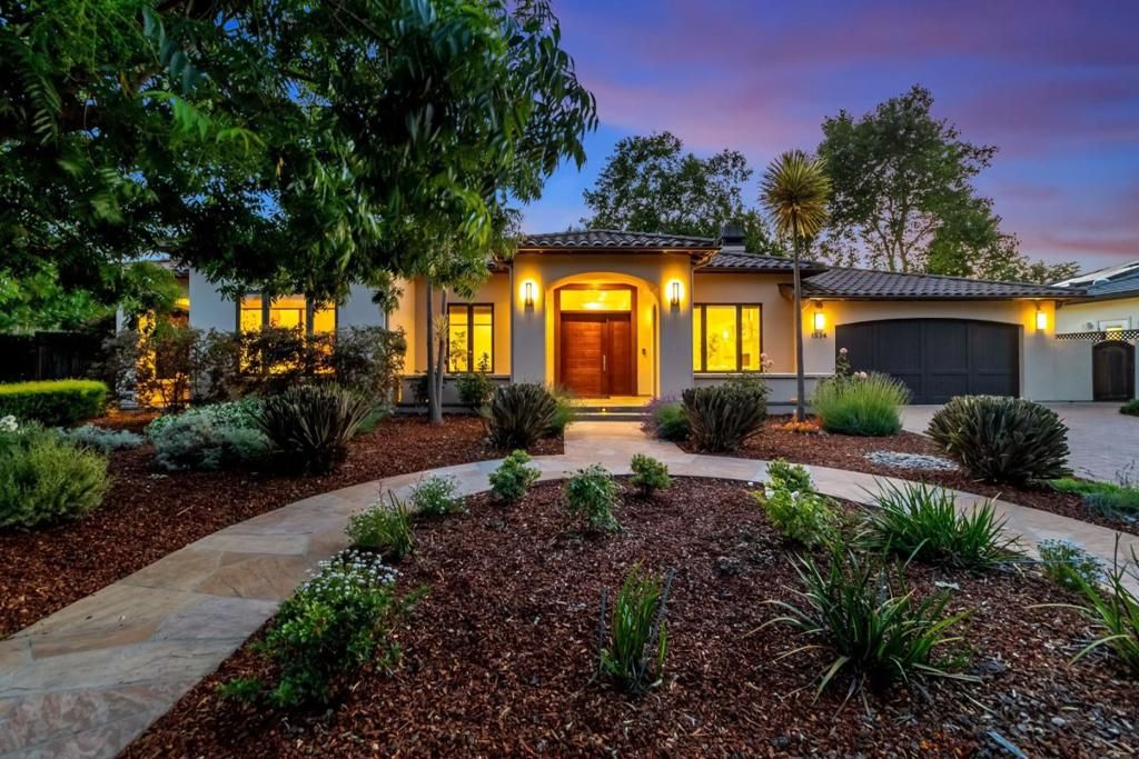 Image 2 of property listing at 1534 Wessex Avenue, Los Altos, CA 94024
