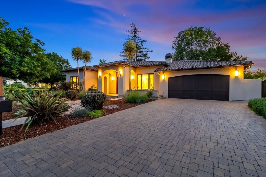 Image 3 of property listing at 1534 Wessex Avenue, Los Altos, CA 94024
