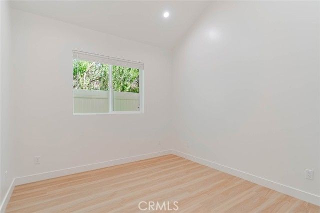 7570 Chaminade Avenue, Canoga Park (los Angeles), CA 91304