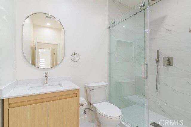 7570 Chaminade Avenue, Canoga Park (los Angeles), CA 91304