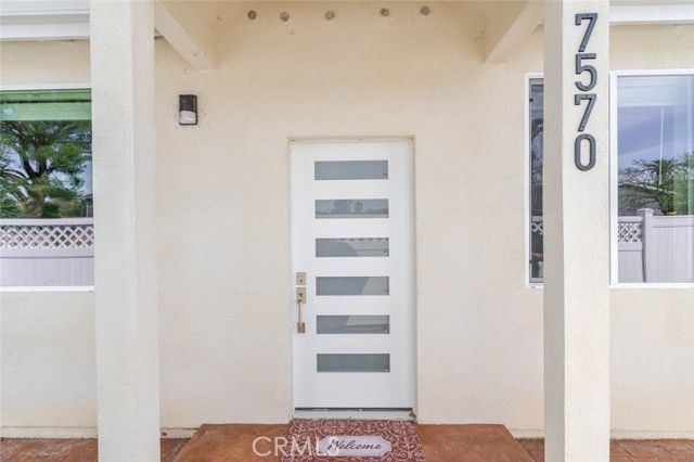 7570 Chaminade Avenue, Canoga Park (los Angeles), CA 91304