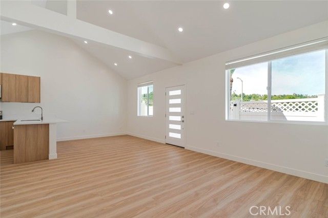 7570 Chaminade Avenue, Canoga Park (los Angeles), CA 91304