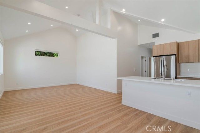 7570 Chaminade Avenue, Canoga Park (los Angeles), CA 91304