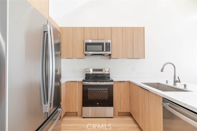 7570 Chaminade Avenue, Canoga Park (los Angeles), CA 91304