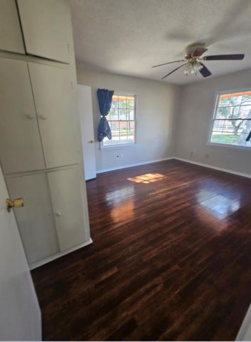 504 W Burleson Street, Wharton, TX 77488