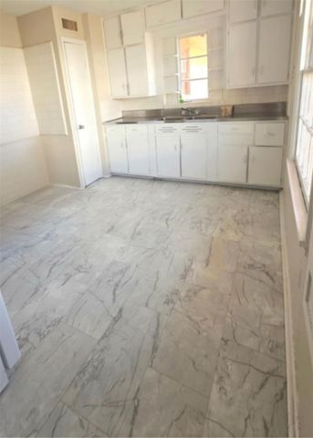 504 W Burleson Street, Wharton, TX 77488