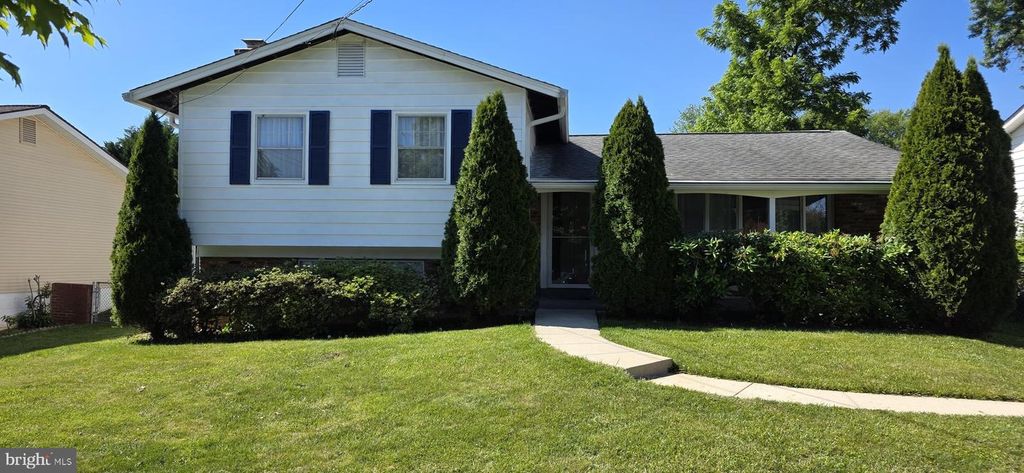 Image 1 of property listing at 13607 GRENOBLE DR, Rockville, MD 20853